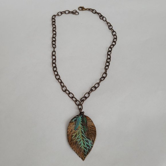 Antique Copper Tone Leaf & 2 Feathers With Patina Look & Antique Gold Tone Chain - Picture 2 of 4